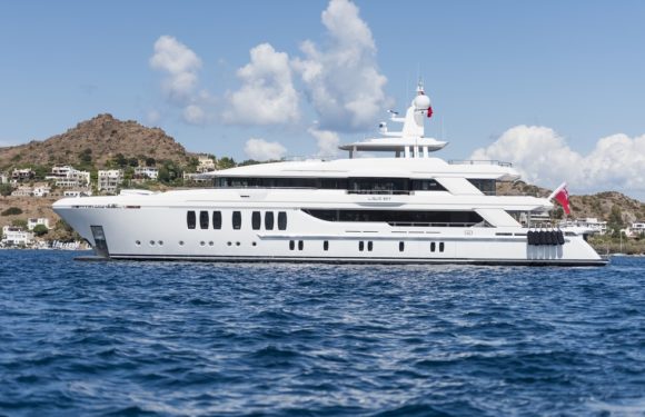 Аренда яхты CMB Yachts LIQUID SKY